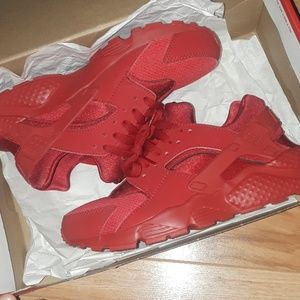 University red Nike Huarache